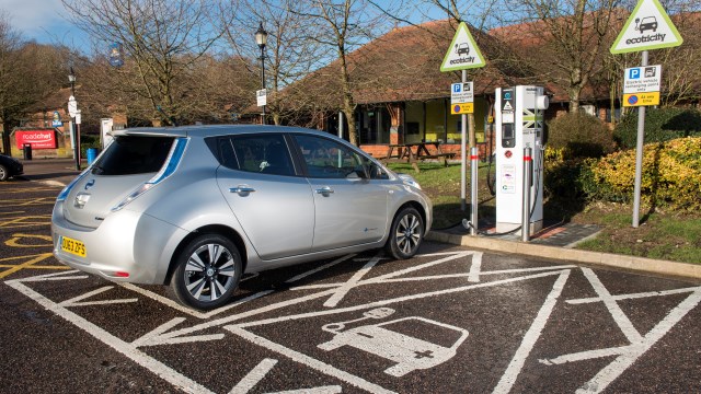 Borne de recharge rapide nissan #8