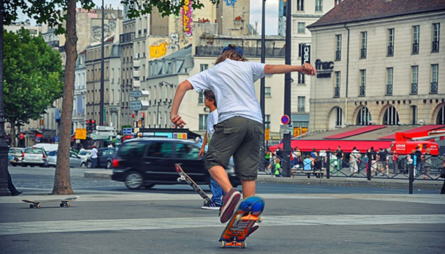 skateboard-adolescent-paris