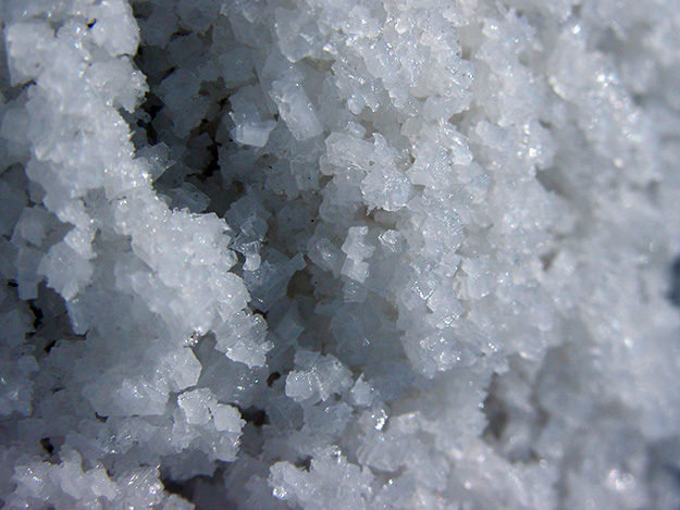 comment blanchir dents naturellement astuce-blanchir-dents-naturellement-gros-sel-marin