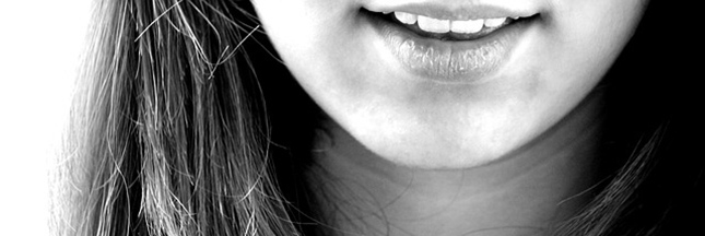 sourire-dents-bicarbonate-gencive-rire